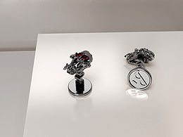 猩猩头骨镶嵌红宝石黑金男士袖扣