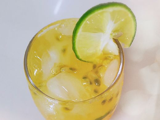 百香果黄桃水果茶