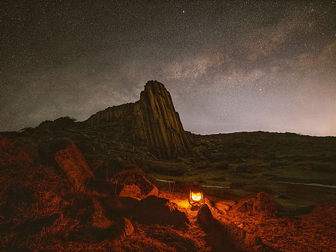 星空下的玄武岩