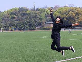 你说满园春色甚好，我说这春光如你。