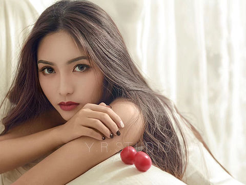 摄影：钟月月 出品：YR-工作室（个人主页-ZMzIwODExMjg=） - 人像摄影 - 站酷设计师钟月月原创素材 - 站酷ZCOOL