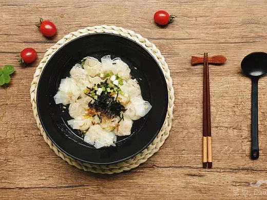 干体力活的同志,不妨早晨来一波马蹄馄饨,管饱还不腻!