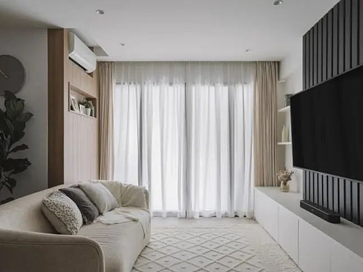 85平房子，厨房门包成拱形，阳台不封，喝茶休闲好惬意