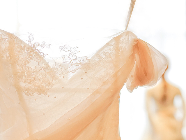 个性化的兰奕婚纱设计满足各种气质新娘