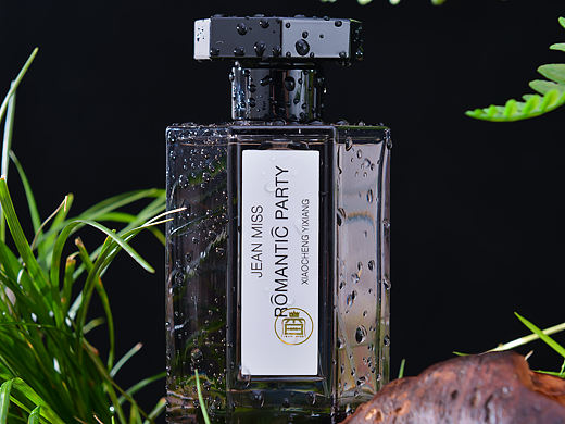 香水（個(gè)人主頁(yè)-ZMzU0MjUxODg=） - 產(chǎn)品攝影 - 站酷設(shè)計(jì)師冰丸子1234原創(chuàng)素材 - 站酷ZCOOL