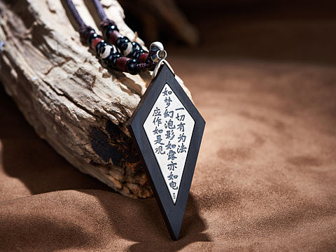 吊墜手鐲（個(gè)人主頁-ZMzg2OTU1NDQ=） - 產(chǎn)品攝影 - 站酷設(shè)計(jì)師卡卡LIC原創(chuàng)素材 - 站酷ZCOOL