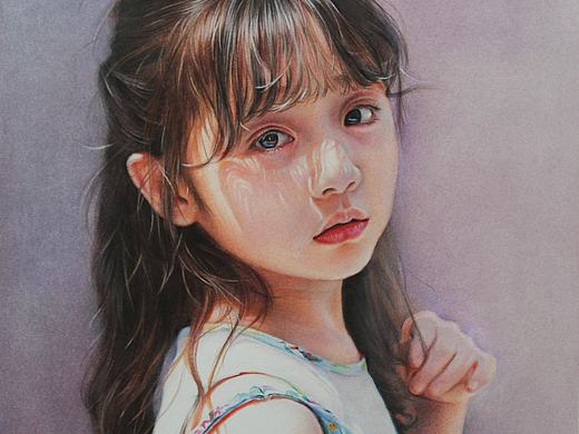彩铅和色粉是一对恋人。《穿碎花裙的小女孩》