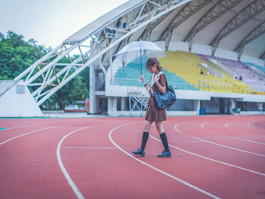大多时间都在匆忙追赶， 其实仅差一个转身回眸而已。