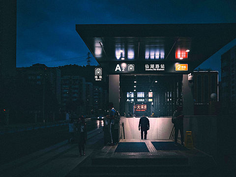 梧桐山下光明之路