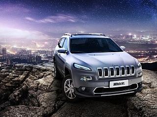 jeep自由光广告