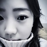 穿着裙子荡秋千的头像