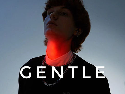 红发少年的简约穿搭｜苏耳朵