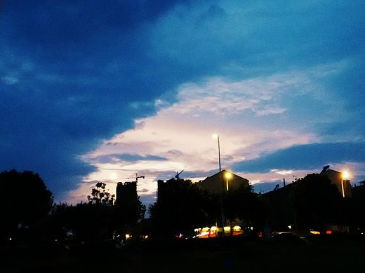 一组天空的图 / 摄影