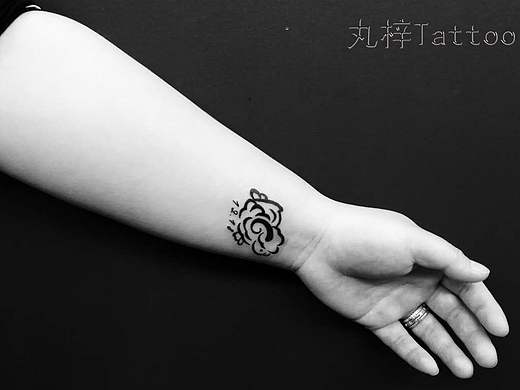 纹身小图 图腾线条卡通皇冠英文