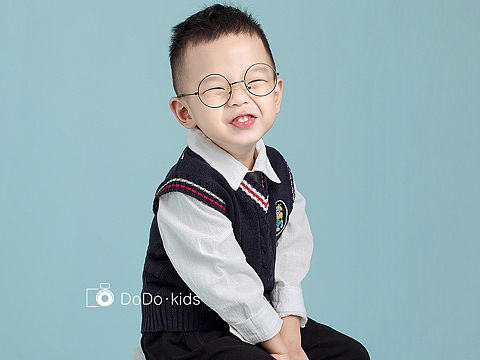 笑成没眼睛👀