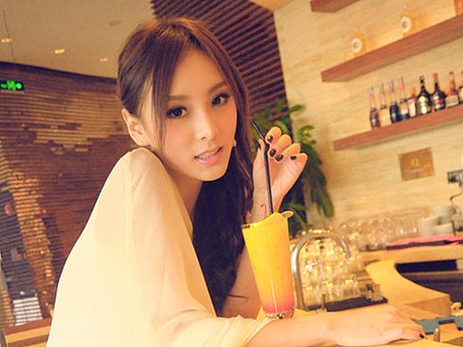 《暖暖何佩瑜》手機主題（個人主頁-ZMTg4OTc1MDg=） - 主題/皮膚 - 站酷設計師菜鳥小UI原創(chuàng)素材 - 站酷ZCOOL