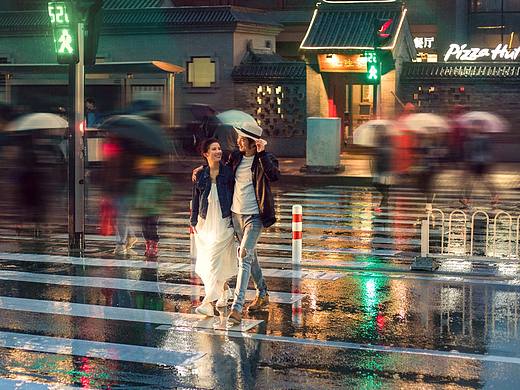 雨天婚纱照，不一样的美