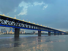 夜幕下的長江大橋