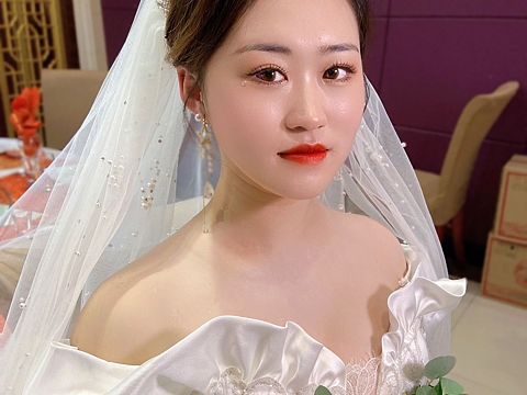 学化妆去哪里南阳海蓝岛化妆美容美甲学校