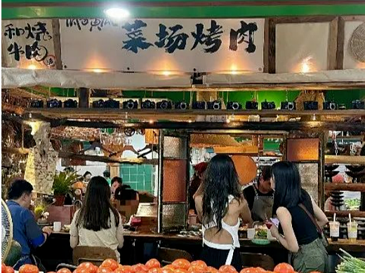 人均30+,火锅店开进菜市场,造噱头还是真赚钱?