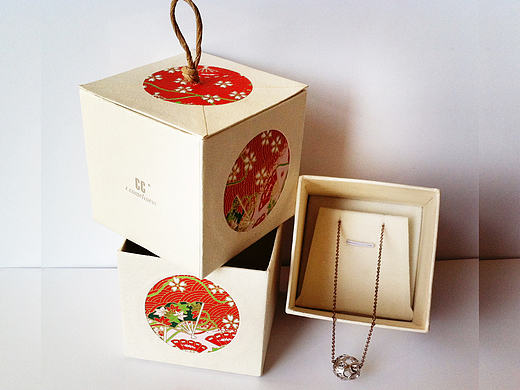 2012' 春节赠品 皮绳龙珠 包装盒