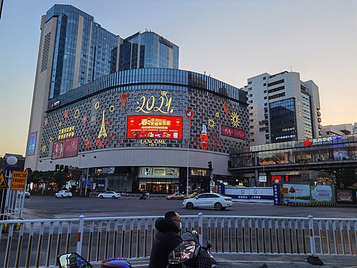 商场外墙装饰