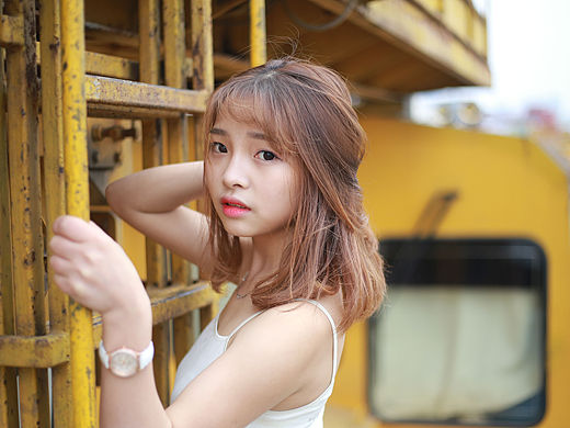 黃色火車（個(gè)人主頁(yè)-ZMTYwNjE2NDA=） - 人像攝影 - 站酷設(shè)計(jì)師樸爾影像原創(chuàng)素材 - 站酷ZCOOL