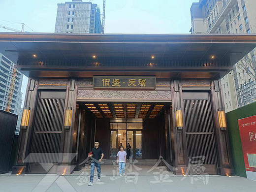整装新中式售楼部门楼实景案例 小区中式金属门楼 廊架