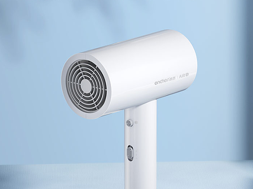 #夏天的风 轻轻地吹过秀发