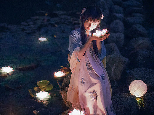 水莲风动