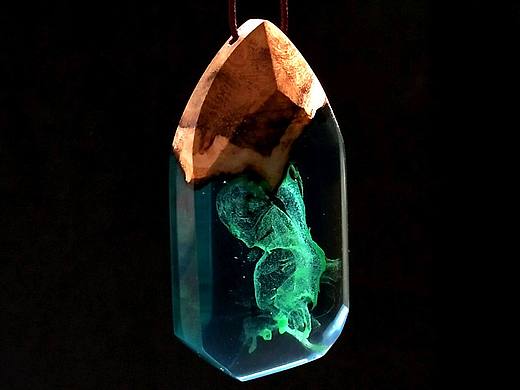 树脂与木头的完美结合(绿幽灵系列挂件)