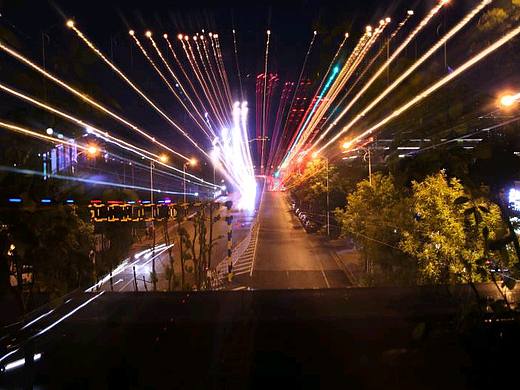 昏暗灯光下的流光