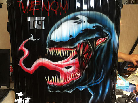 日默瓦旅行箱上手工彩绘涂装完成（过程图）（个人主页-ZMjkwMTg5ODg=） - 手办/模玩 - 站酷设计师和尚画画8585原创素材 - 站酷ZCOOL