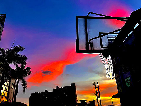 青春可能就是篮球和夕阳