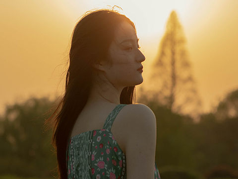 情不知所起,一往情深。