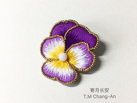 寄月長(zhǎng)安手工刺繡胸針（個(gè)人主頁(yè)-ZMjM5OTA2NjQ=） - 首飾設(shè)計(jì) - 站酷設(shè)計(jì)師寄月長(zhǎng)安原創(chuàng)素材 - 站酷ZCOOL