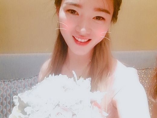 臭美一下（個(gè)人主頁(yè)-ZMjc2Mjk0NDg=） - 人像攝影 - 站酷設(shè)計(jì)師每日一畫(huà)原創(chuàng)素材 - 站酷ZCOOL