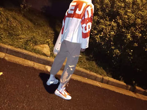 随着一身抽搐，文章变得索然无味