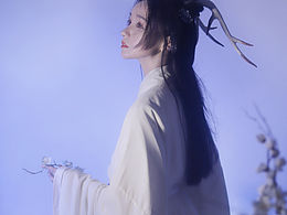 人间风月，躲不开情深意长。