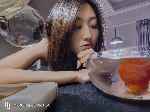 OPPO Reno8 Pro+手机弱光人像创作