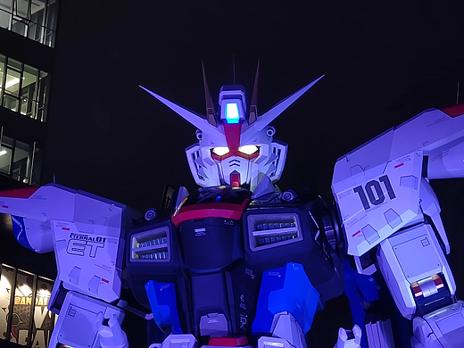 高达麦当劳联名海报