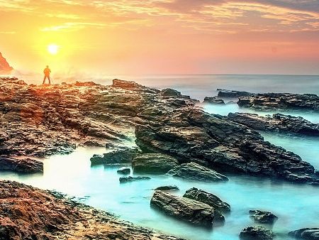 风从海边吹过来