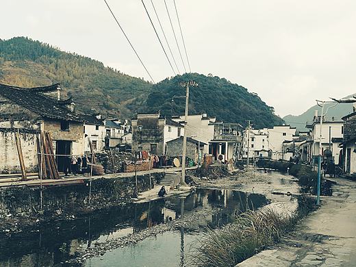 《小桥流水人家》
