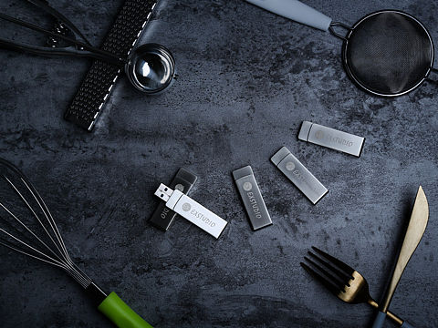 EXSTUDIO，恩希摄影工作室。高速U盘到了。