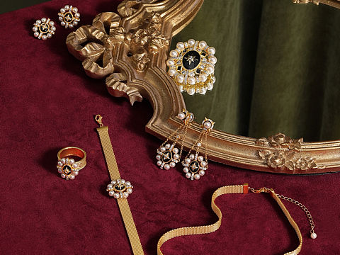 一组首饰创意拍摄