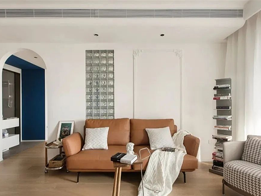 114m²简约温馨三居，白色+克莱因蓝的搭配，明净又高级