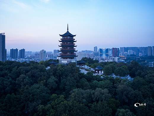 礌岗塔