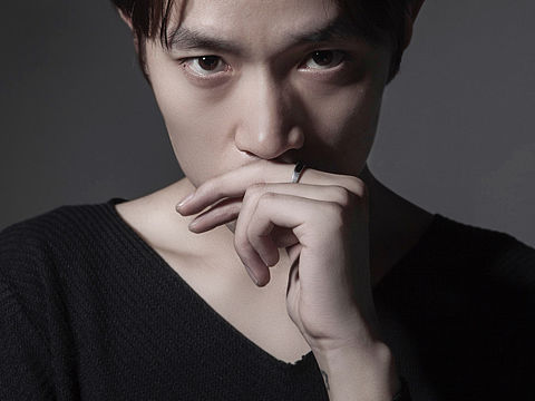 「影棚隨拍」光|性格|氛圍（個(gè)人主頁-ZMzAyNTA5ODQ=） - 人像攝影 - 站酷設(shè)計(jì)師攝影師Maddie原創(chuàng)素材 - 站酷ZCOOL