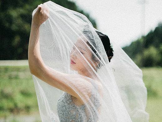 山上的清晨和迷人的你