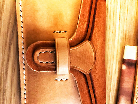 皮雕卡包（個(gè)人主頁(yè)-ZMzE3NDY5ODA=） - 工藝品設(shè)計(jì) - 站酷設(shè)計(jì)師diobrando原創(chuàng)素材 - 站酷ZCOOL